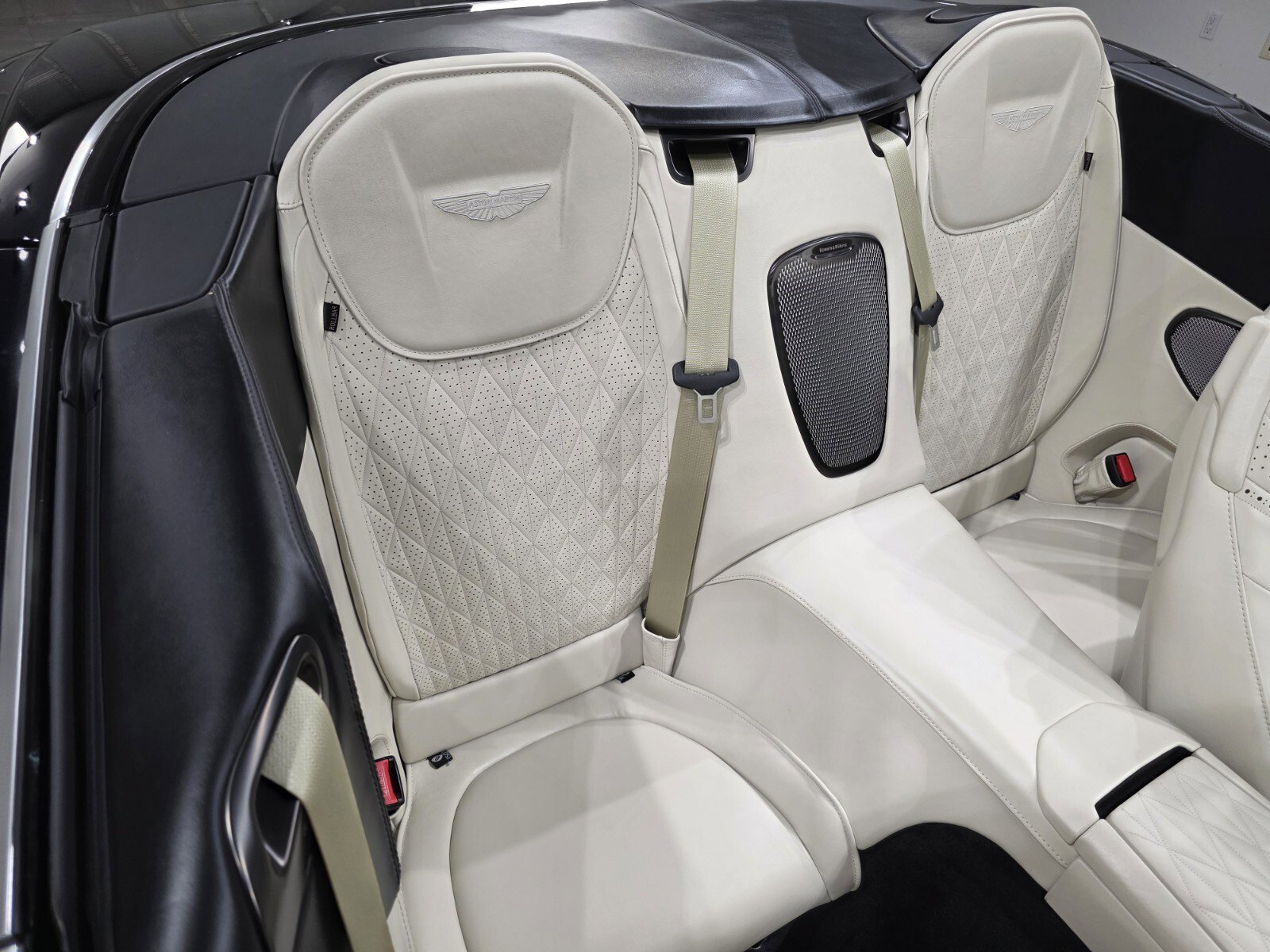 Used 2024 Aston Martin DB12 Volante image 20