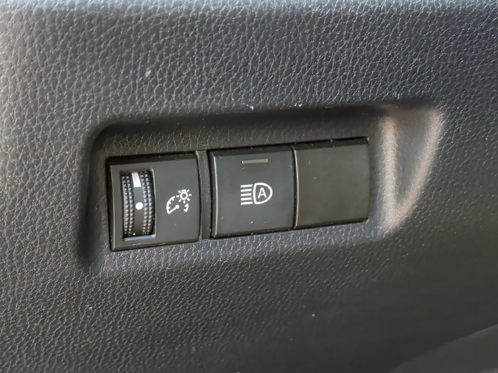 Used 2019 Toyota RAV4 LE w/ All Weather Liner Package AWD/4WD image 14