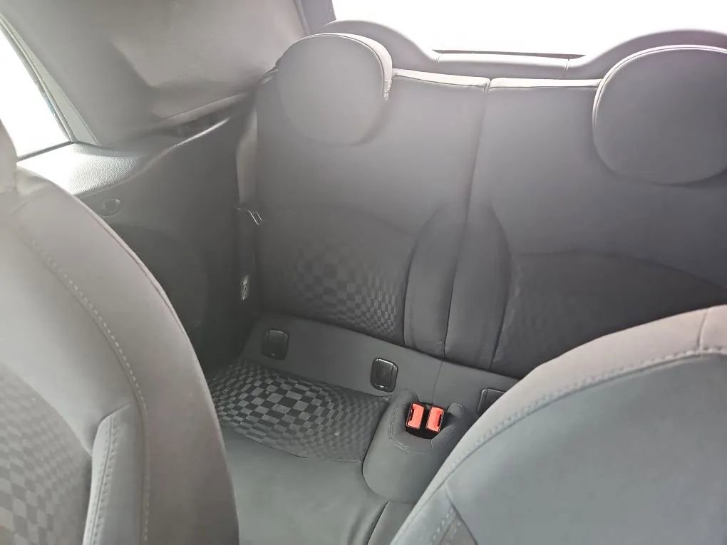 Used 2010 MINI Cooper Convertible image 38