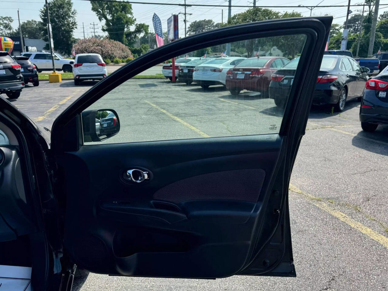 Used 2014 Nissan Versa SV w/ Convenience Package image 12