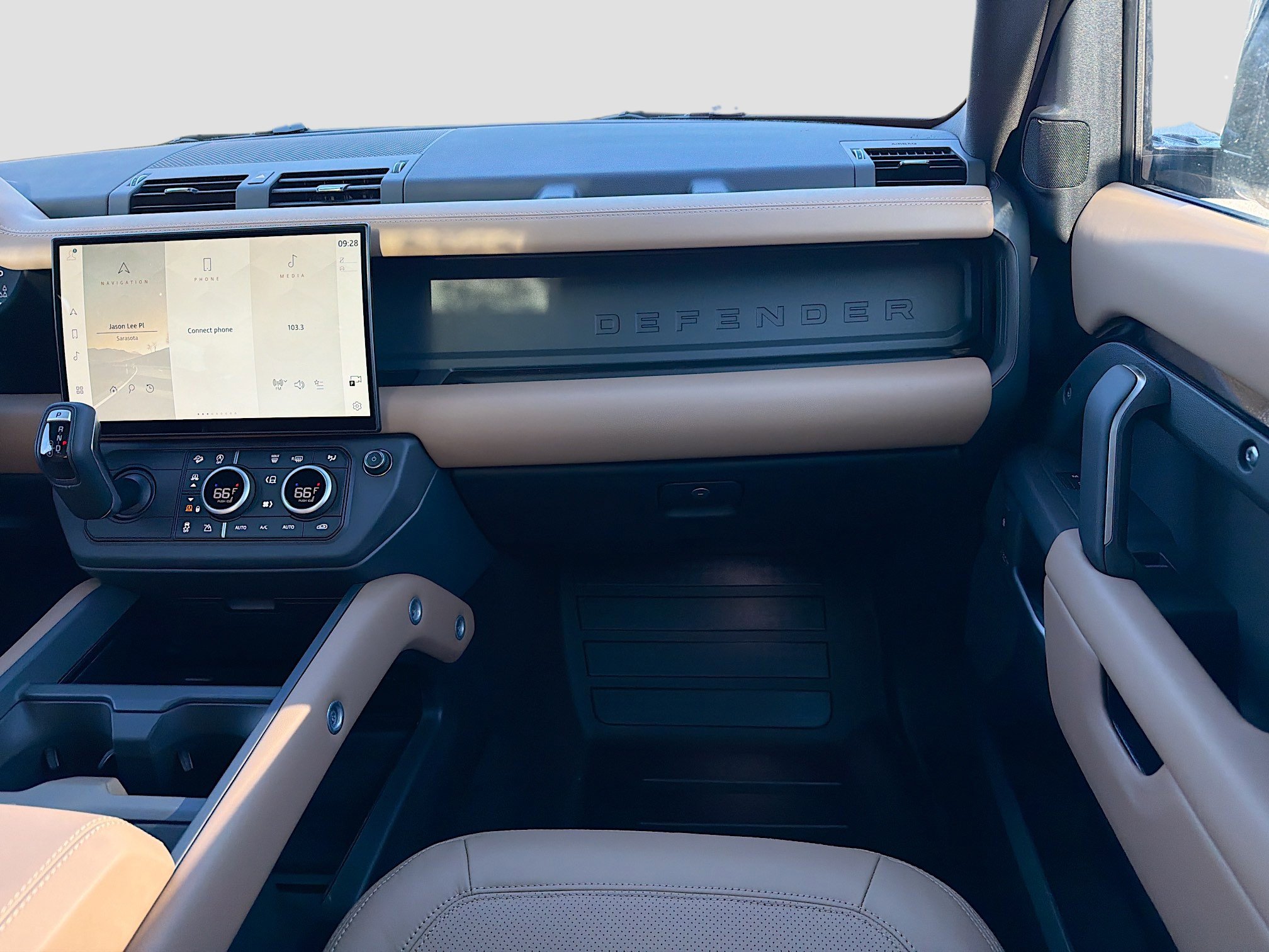 New 2026 Land Rover Defender 130 X-Dynamic SE image 17