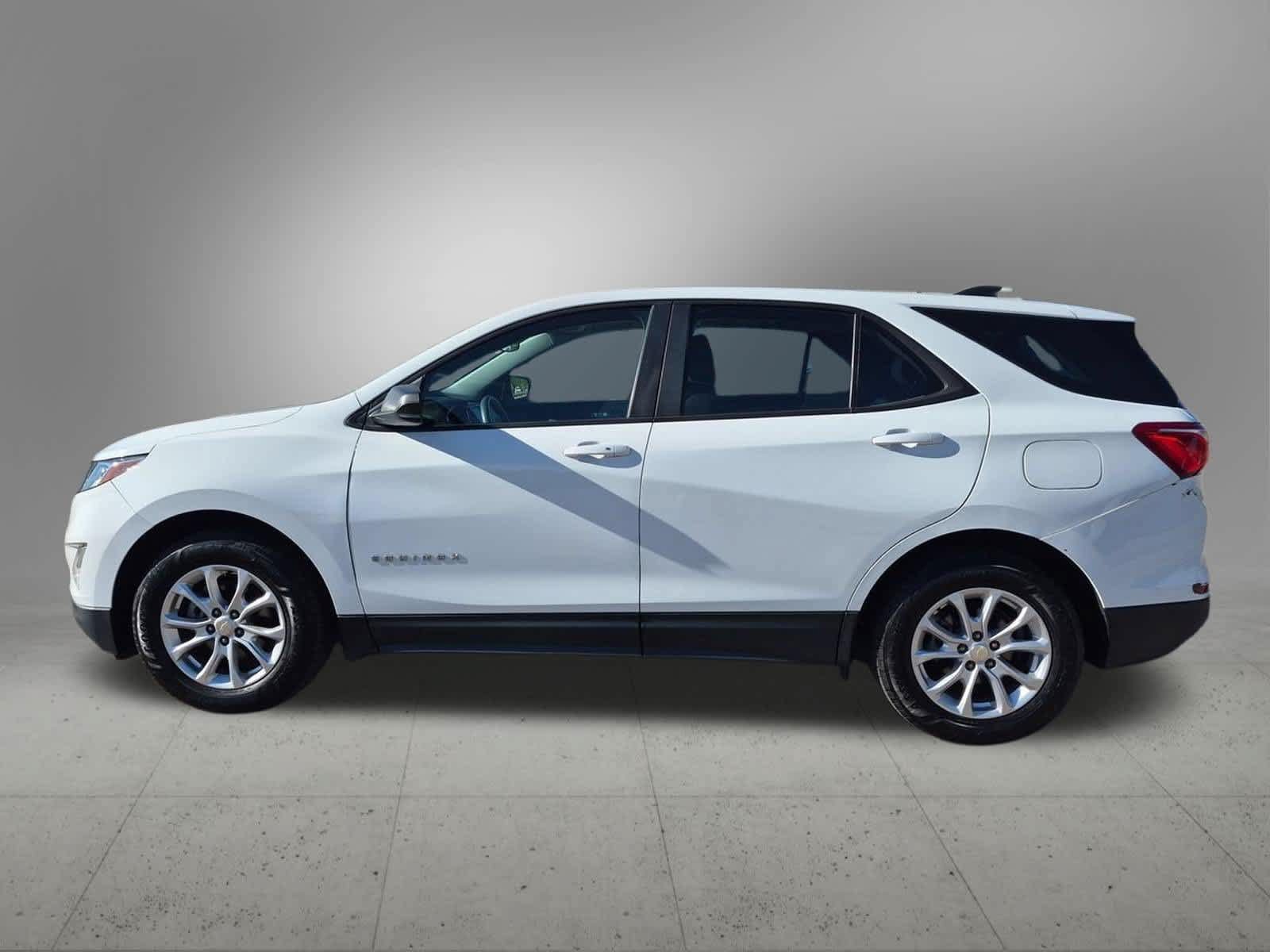 Used 2020 Chevrolet Equinox LS FWD image 3