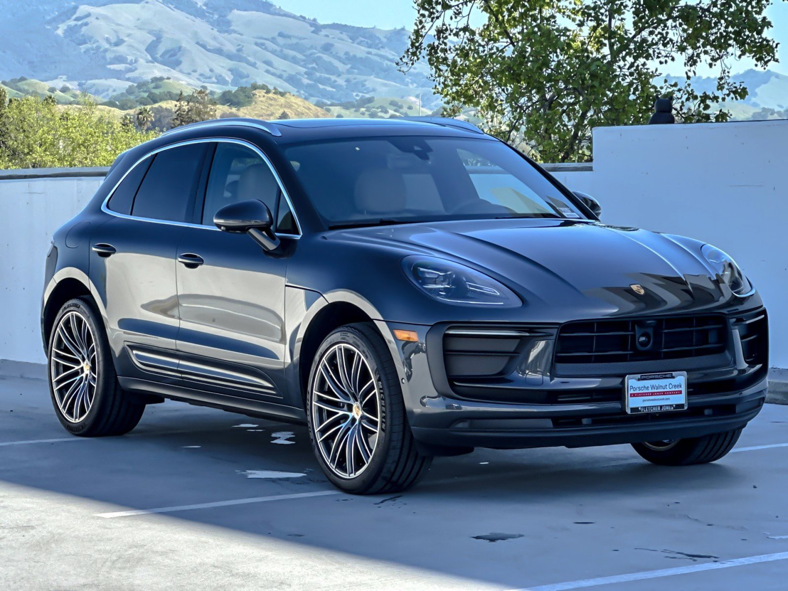 Certified 2025 Porsche Macan image 10