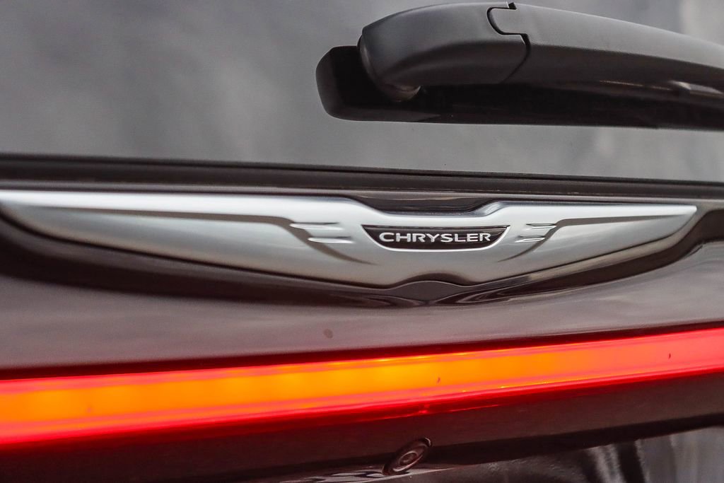 Used 2024 Chrysler Pacifica Select image 10