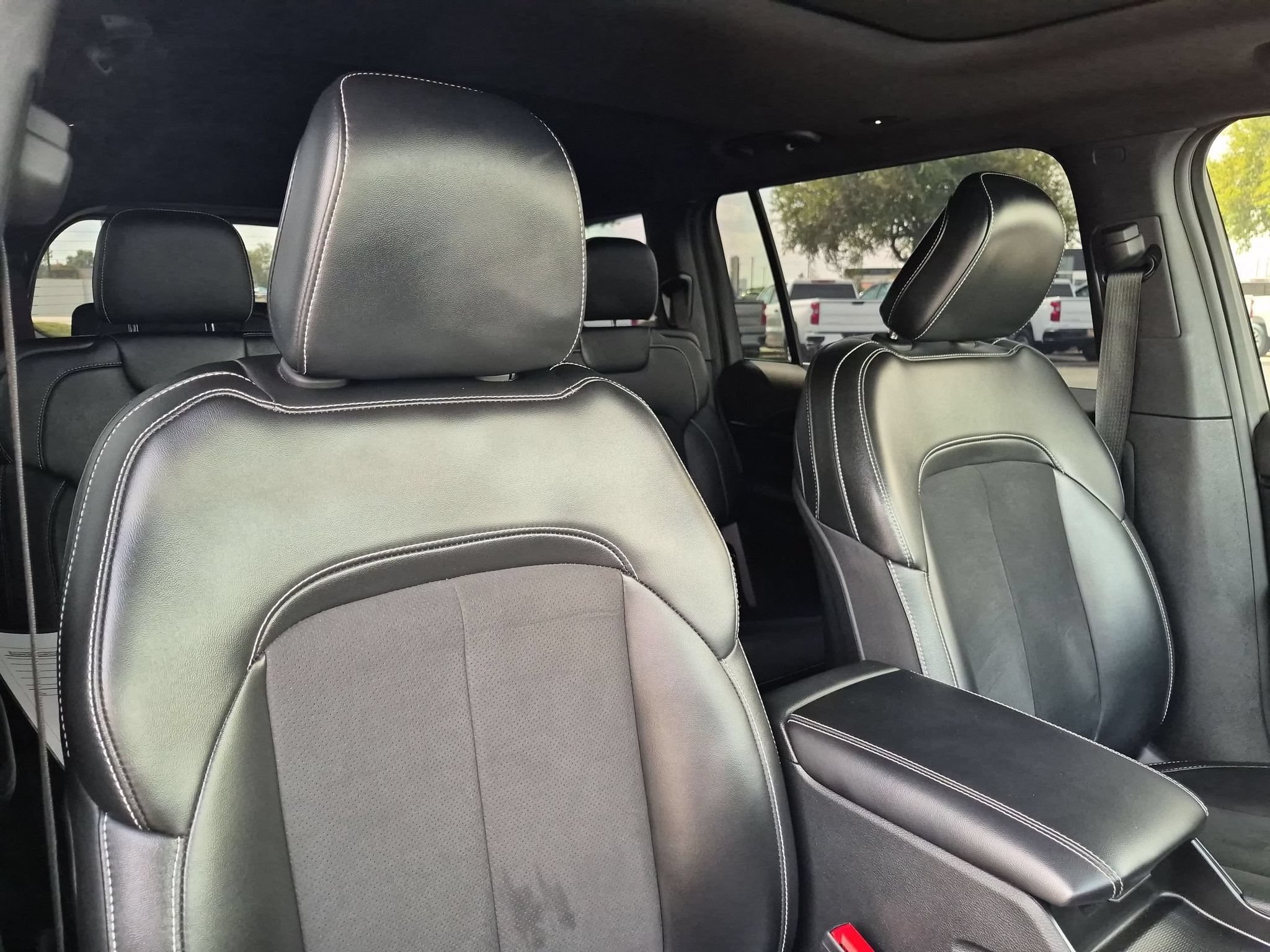 Used 2024 Jeep Grand Cherokee L Altitude RWD image 33