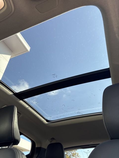 Used 2025 Volvo XC40 B5 Plus image 20