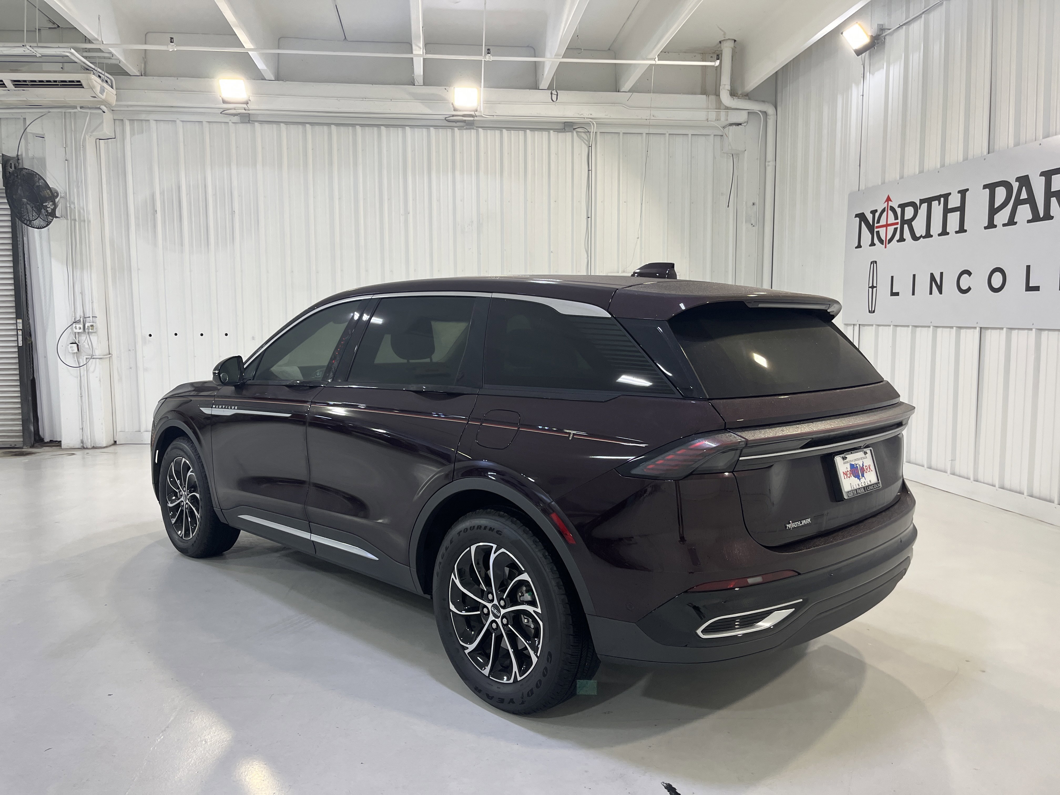 Used 2024 Lincoln Nautilus Premier w/ Equipment Group 102A image 3