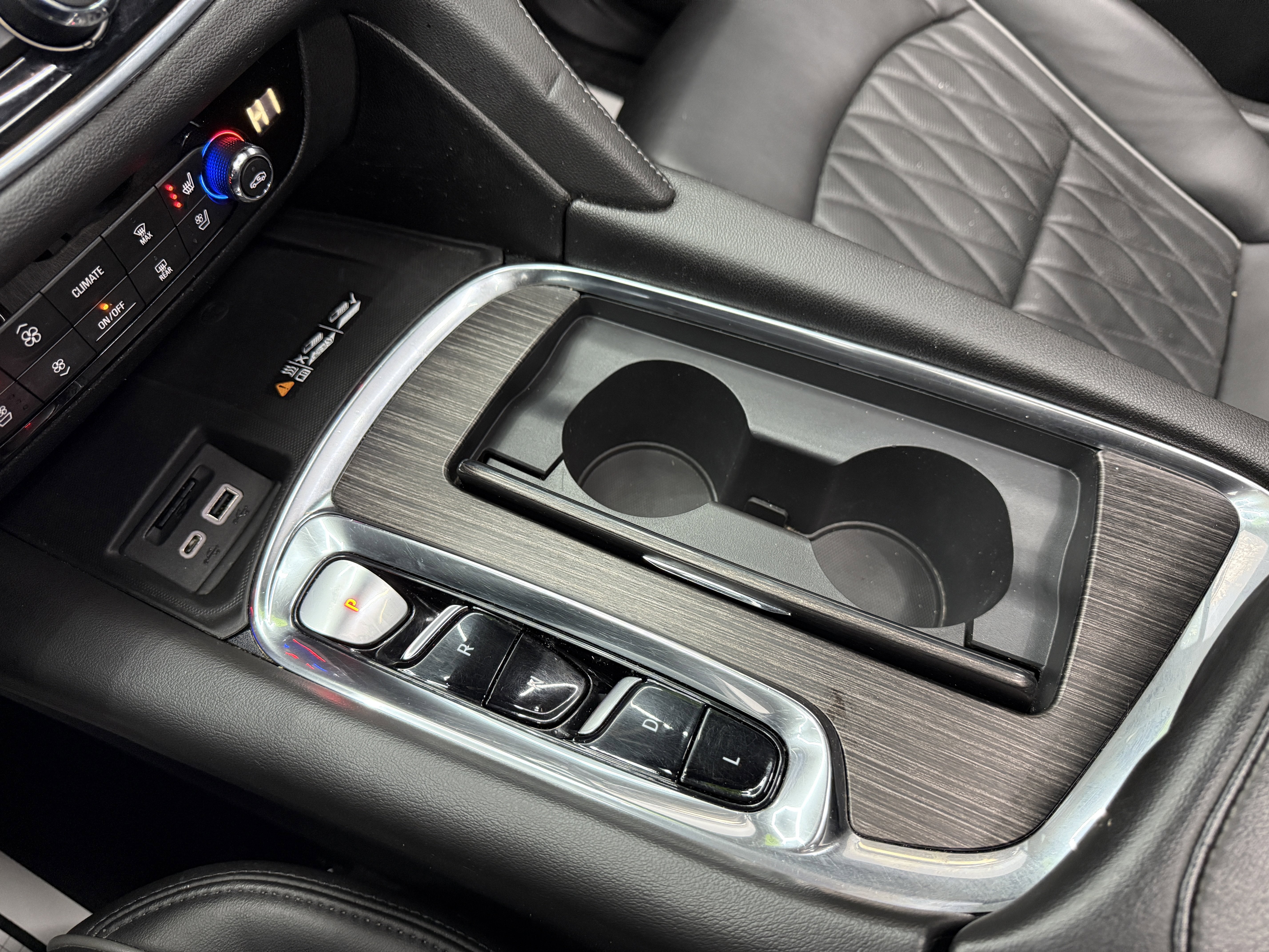 Used 2023 Buick Enclave Avenir image 24