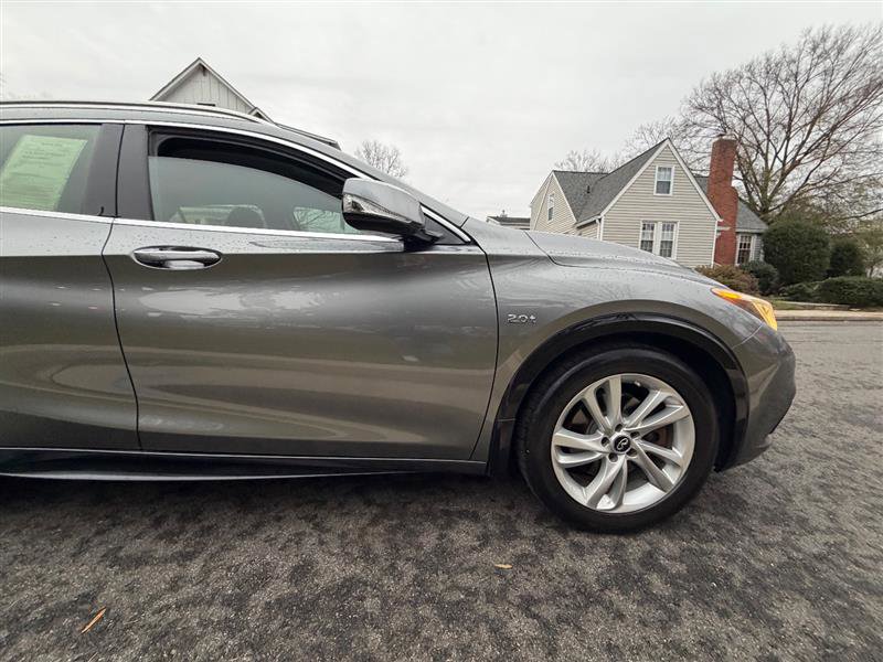 Used 2017 INFINITI QX30 Premium w/ Cargo Package image 5