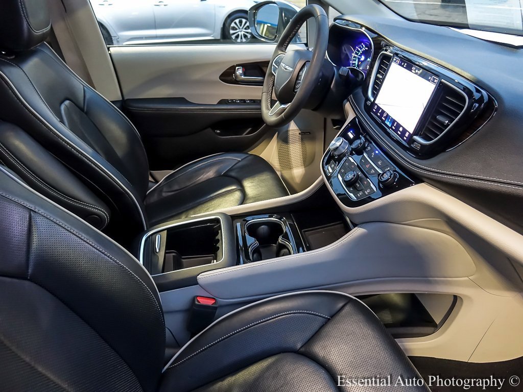 Used 2022 Chrysler Pacifica Limited w/ Uconnect Theater Family Group image 35