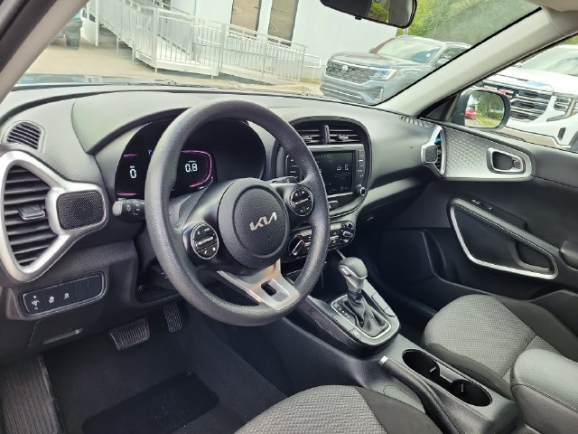 Used 2024 Kia Soul LX w/ Option Group 015 FWD image 17