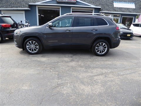 Used 2019 Jeep Cherokee Latitude Plus w/ Comfort/Convenience Group image 2