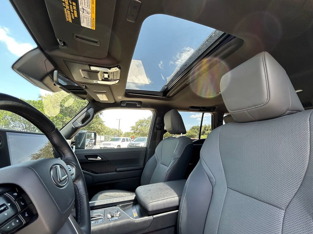 Used 2024 Lexus GX 550 w/ Accessory Package (Z1) AWD/4WD image 12