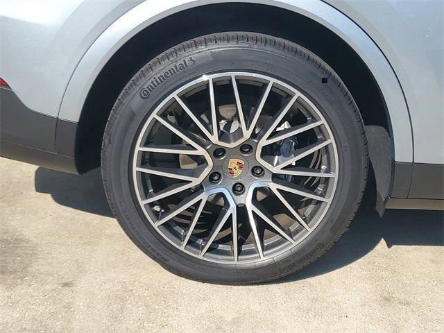 Used 2021 Porsche Cayenne AWD/4WD image 13