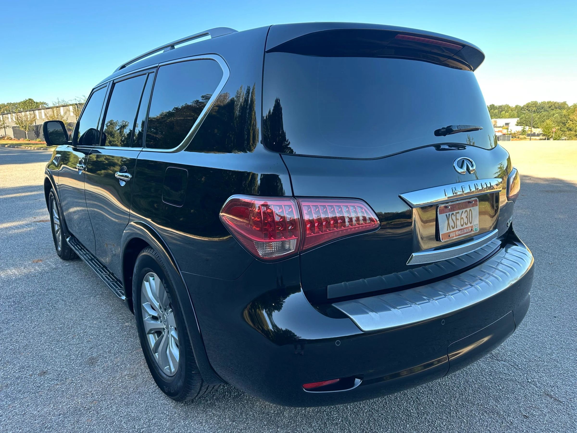 Used 2017 INFINITI QX80 4WD image 3