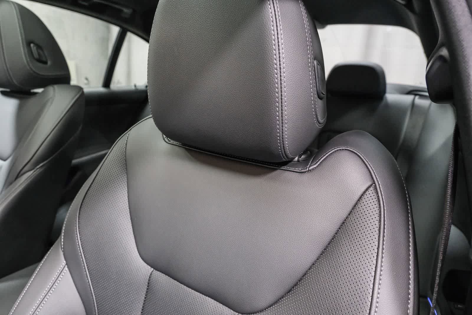Used 2022 BMW 330i Sedan w/ M Sport Package RWD image 28