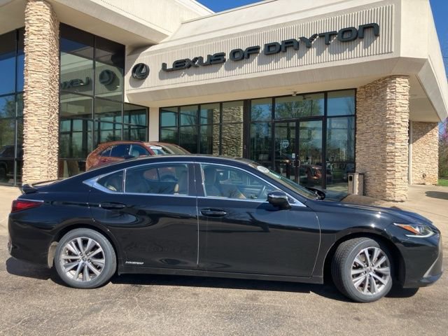 Used 2021 Lexus ES 300h w/ Premium Package image 2