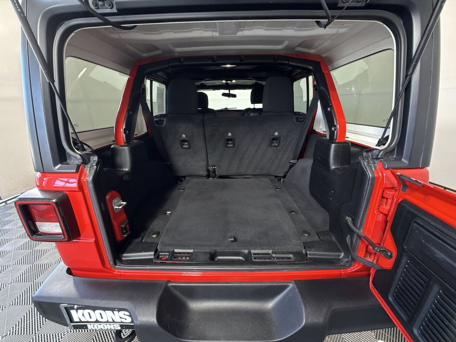 Used 2023 Jeep Wrangler Sport S image 24