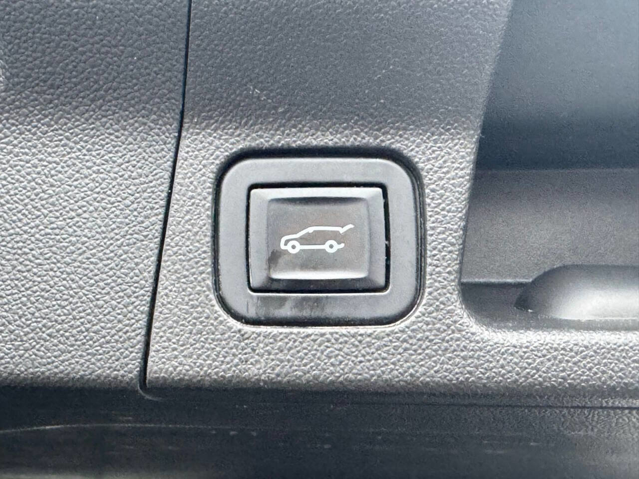 Used 2018 GMC Acadia Denali image 9