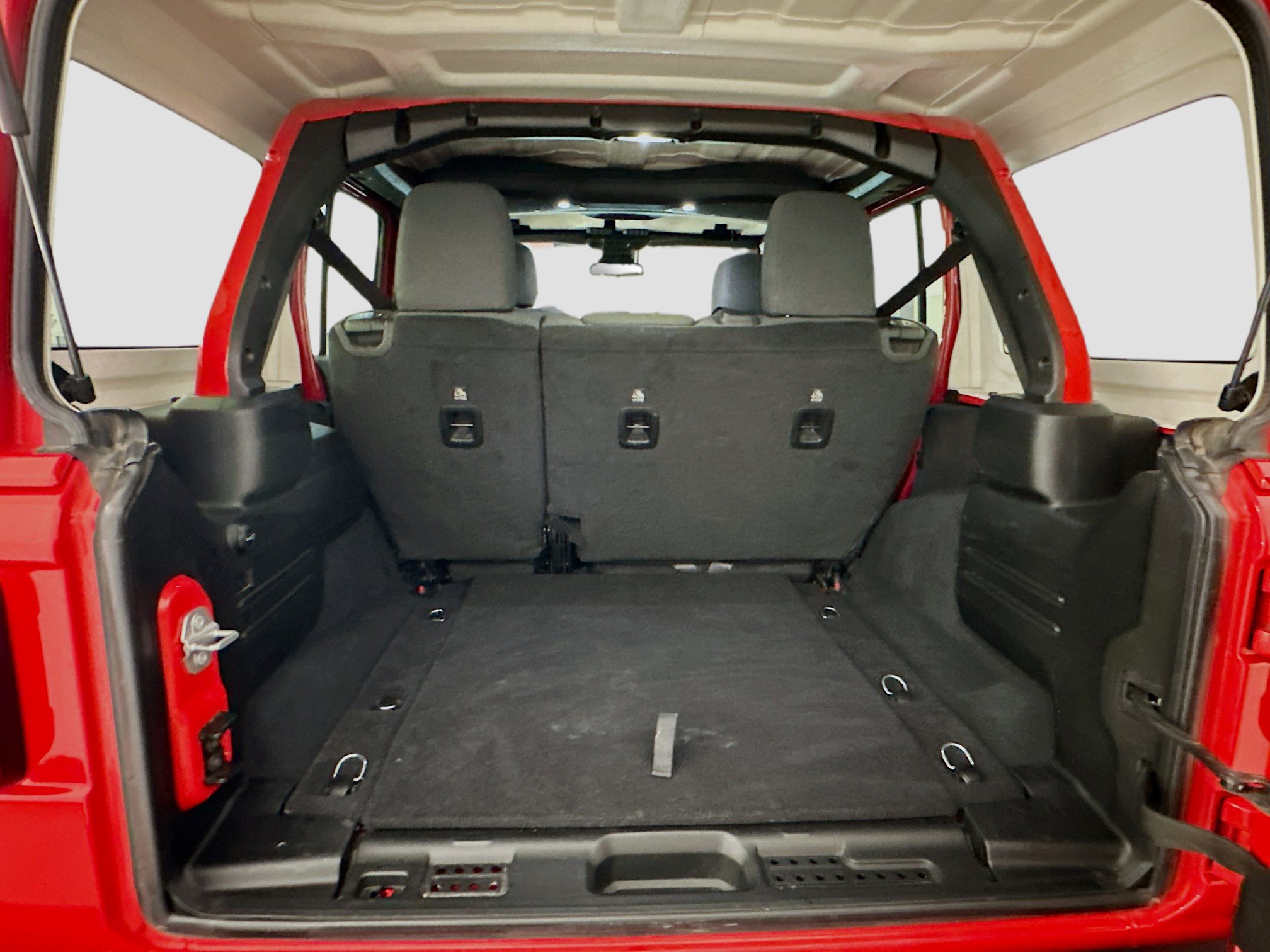 Used 2025 Jeep Wrangler Sahara image 29