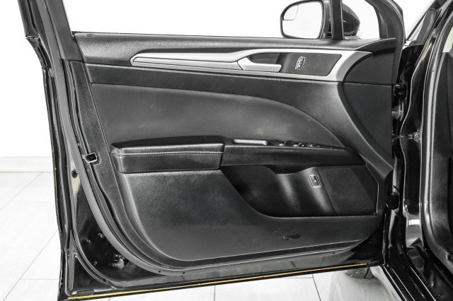 Used 2020 Ford Fusion SE image 39