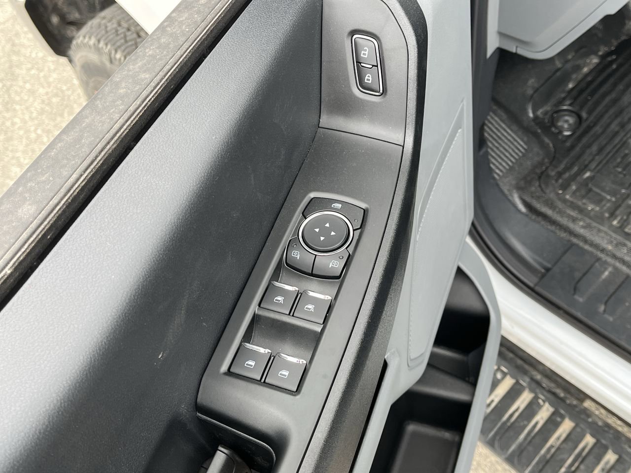 New 2025 Ford F350 XL w/ XL Chrome Package image 7