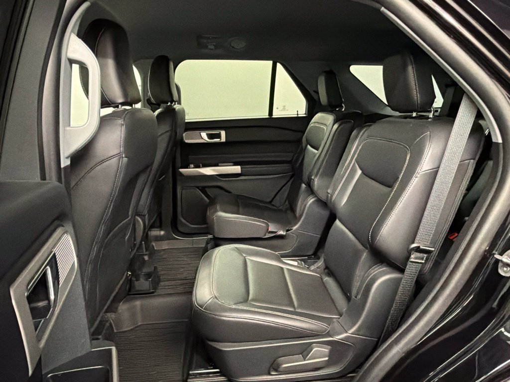 Used 2024 Ford Explorer XLT w/ Equipment Group 202A AWD/4WD image 33