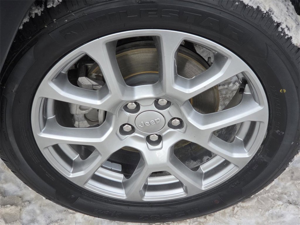 Used 2022 Jeep Compass Latitude image 9