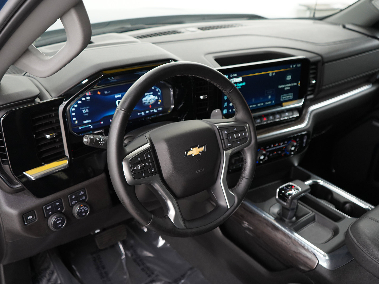 Used 2024 Chevrolet Silverado 1500 LTZ w/ LTZ Premium Package AWD/4WD image 19