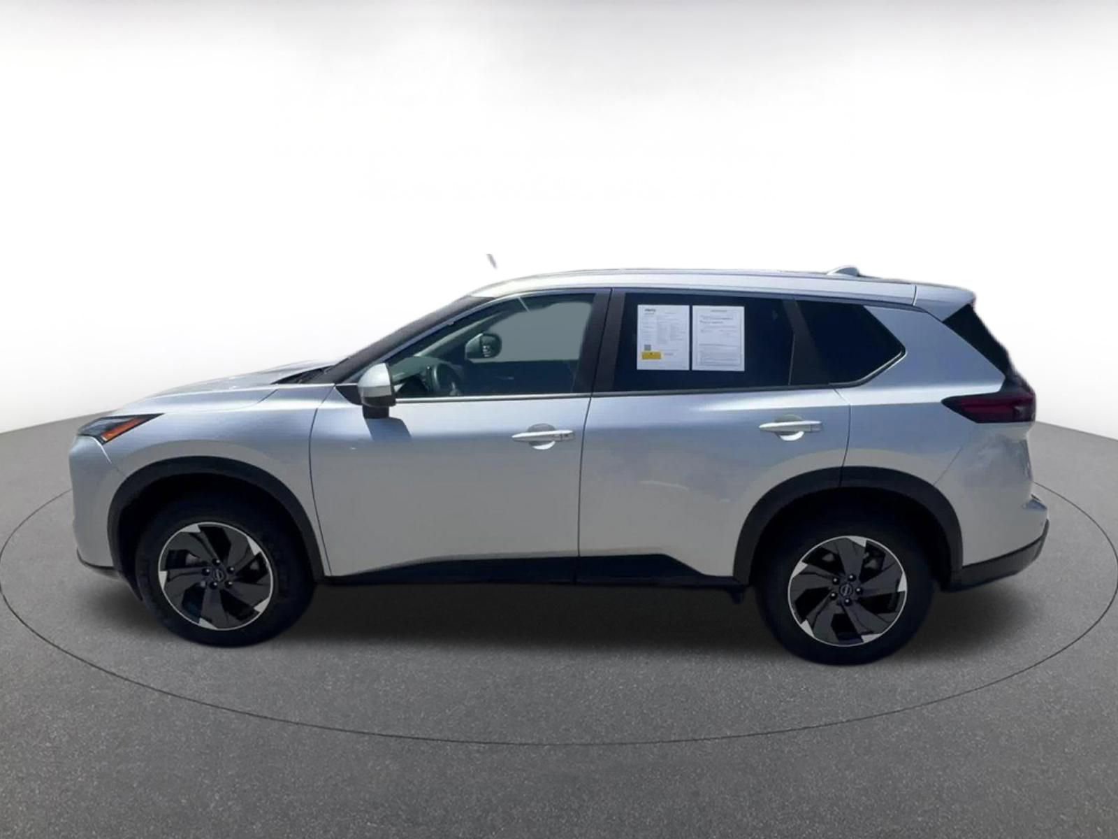 Used 2025 Nissan Rogue SV FWD image 9