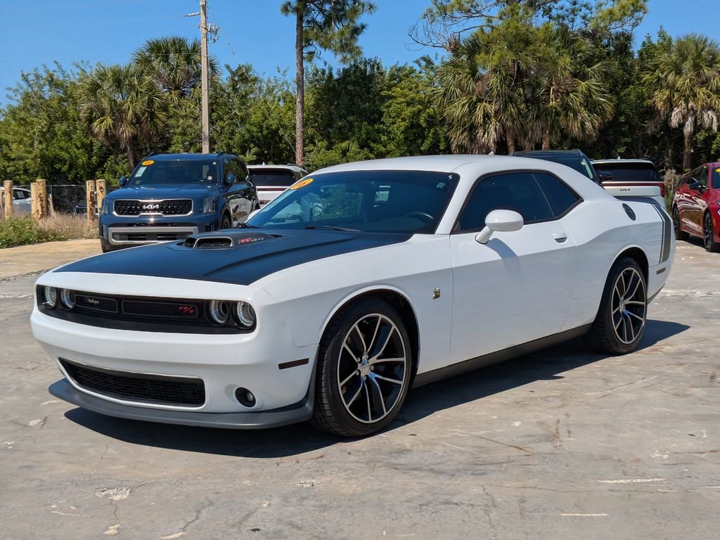 Used 2016 Dodge Challenger R/T Scat Pack RWD image 4