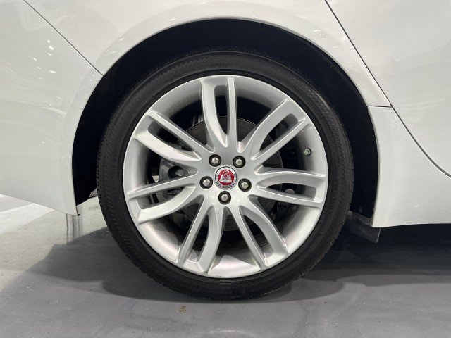 Used 2017 Jaguar XF Prestige RWD image 8