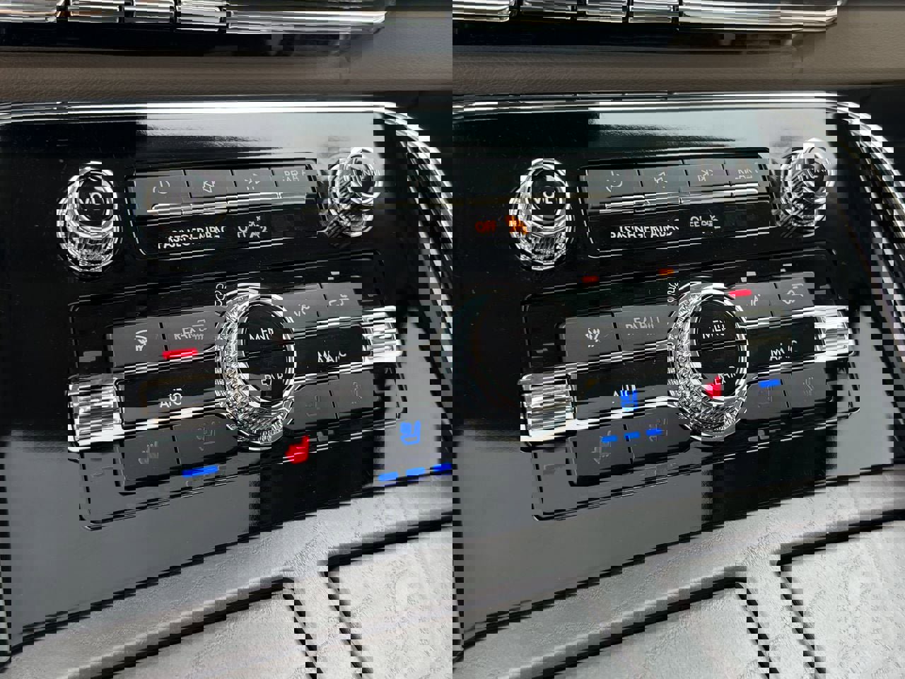 Used 2024 Lincoln Navigator Premiere image 19