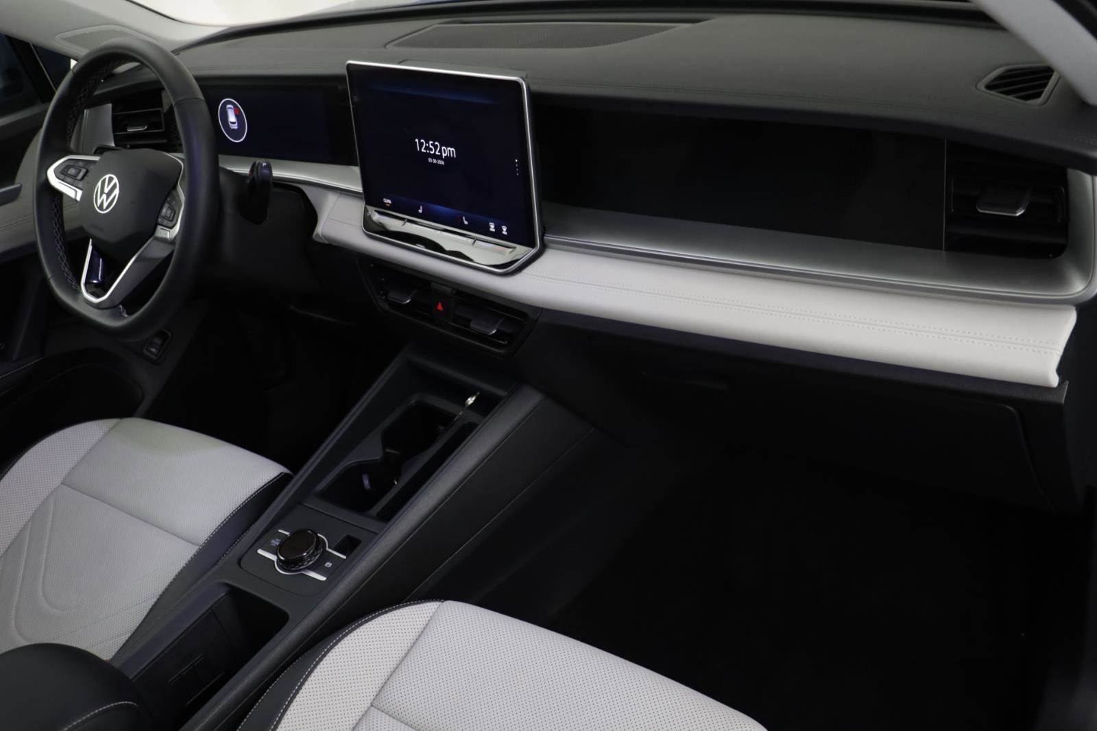 Used 2025 Volkswagen Tiguan SE w/ Panoramic Sunroof Package image 19