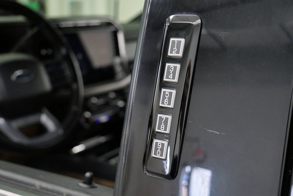 Used 2023 Ford F250 Lariat w/ Chrome Package AWD/4WD image 16