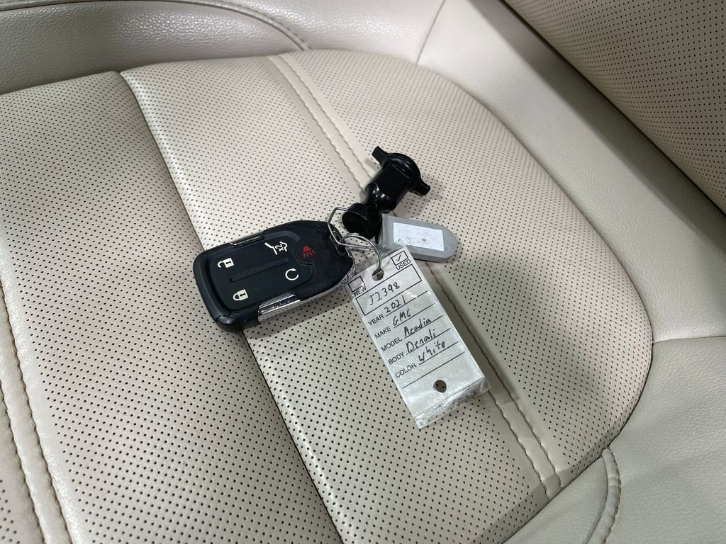 Used 2021 GMC Acadia Denali w/ Denali Technology Package image 38