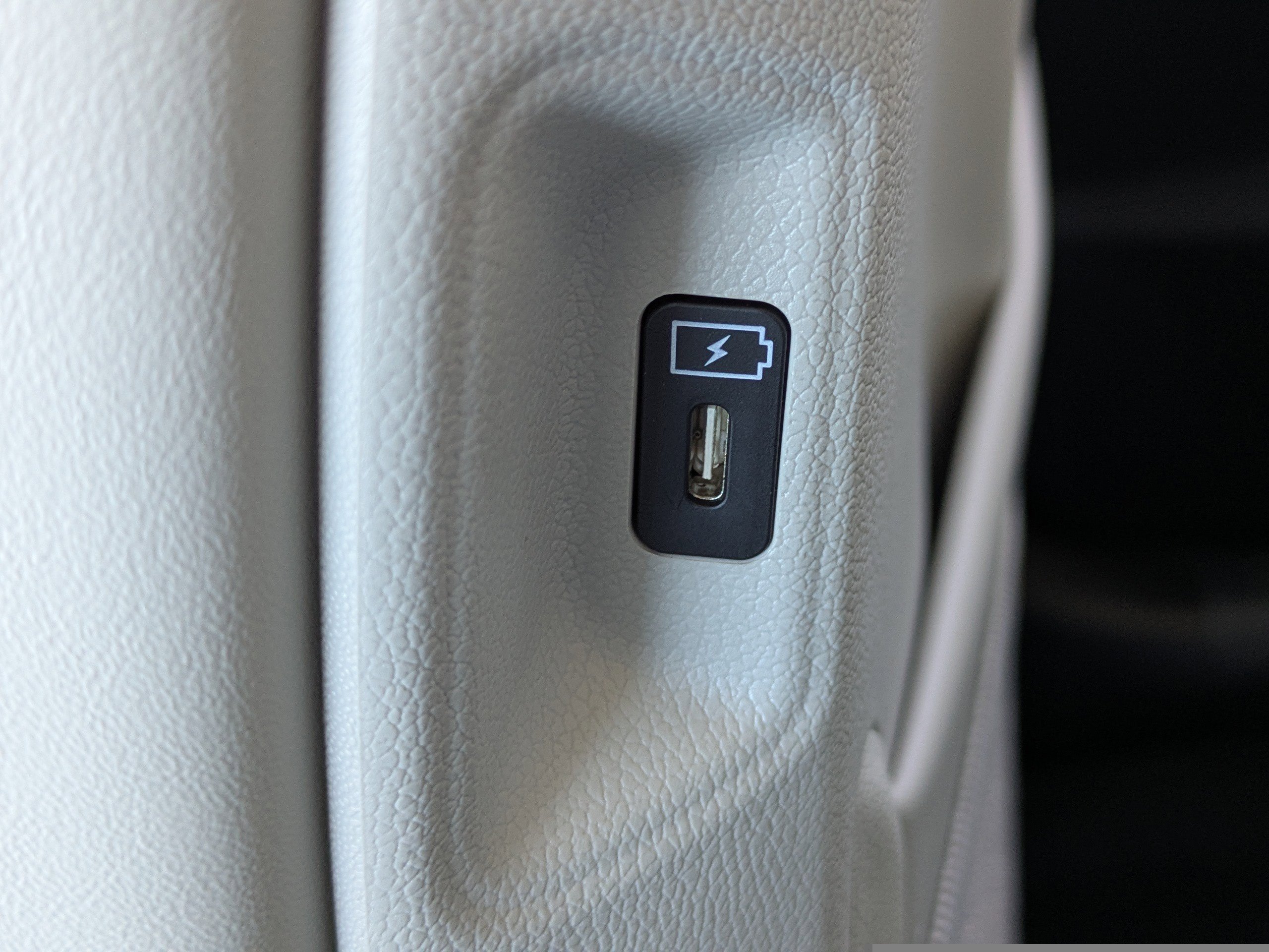 Certified 2025 Kia Sorento S image 19