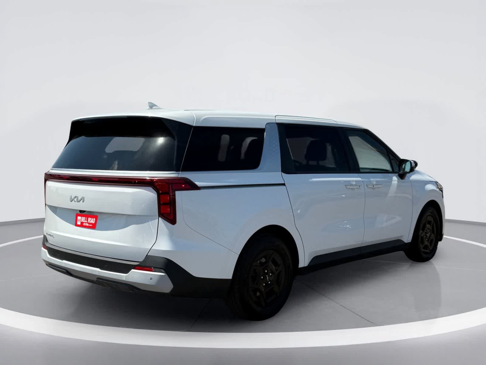 Used 2025 Kia Carnival FWD image 5