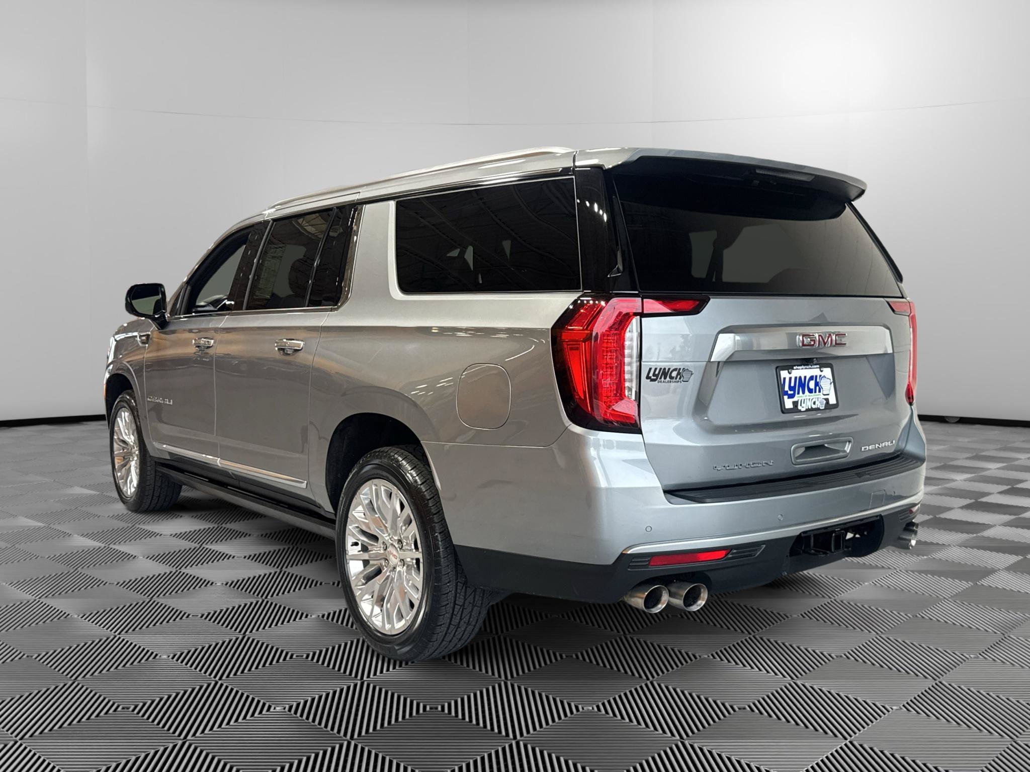 Used 2023 GMC Yukon XL Denali w/ Max Trailering Package AWD/4WD image 3