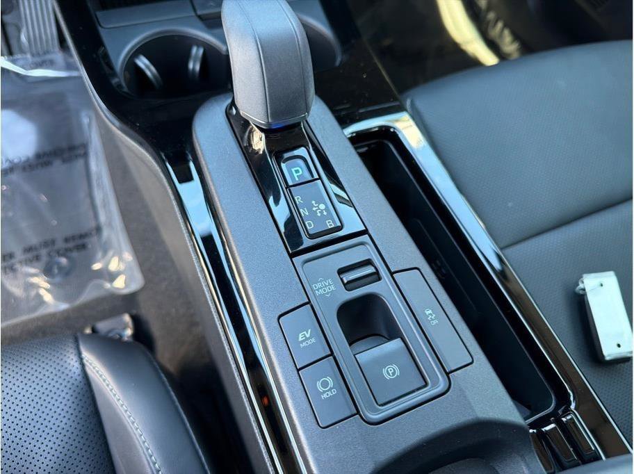 Used 2024 Toyota Prius XLE image 18