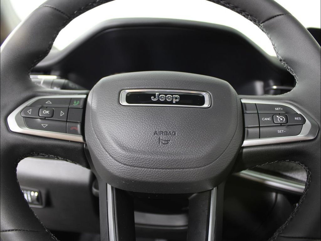 New 2025 Jeep Compass Latitude AWD/4WD image 23