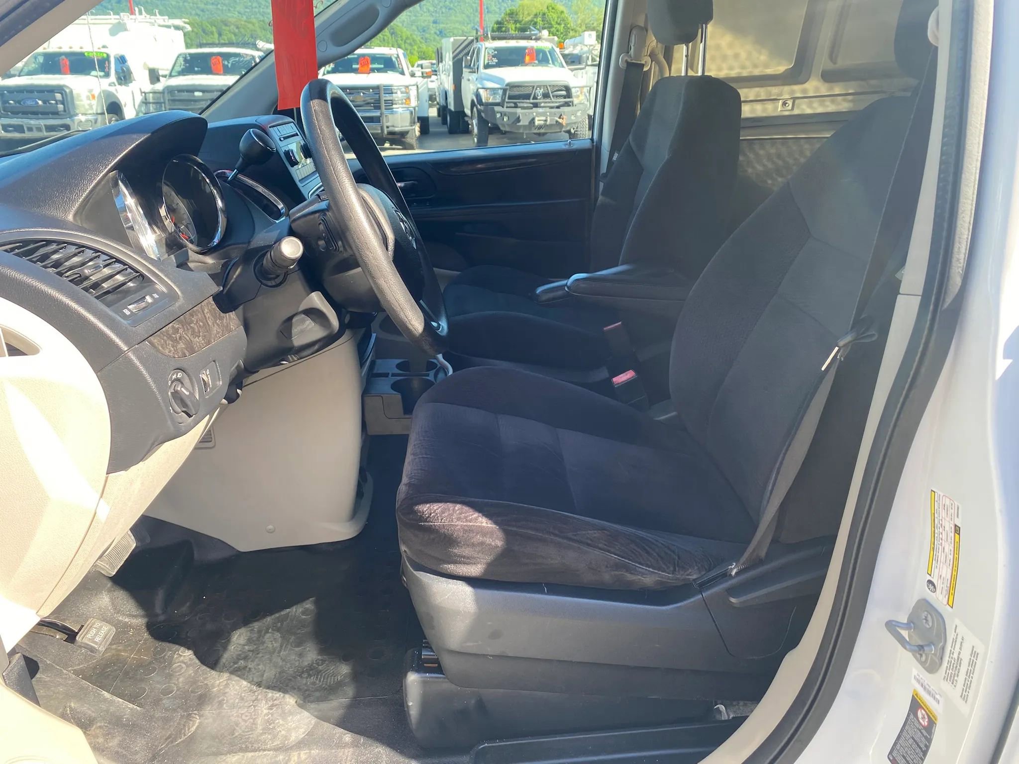 Used 2014 RAM C/V Tradesman FWD image 9