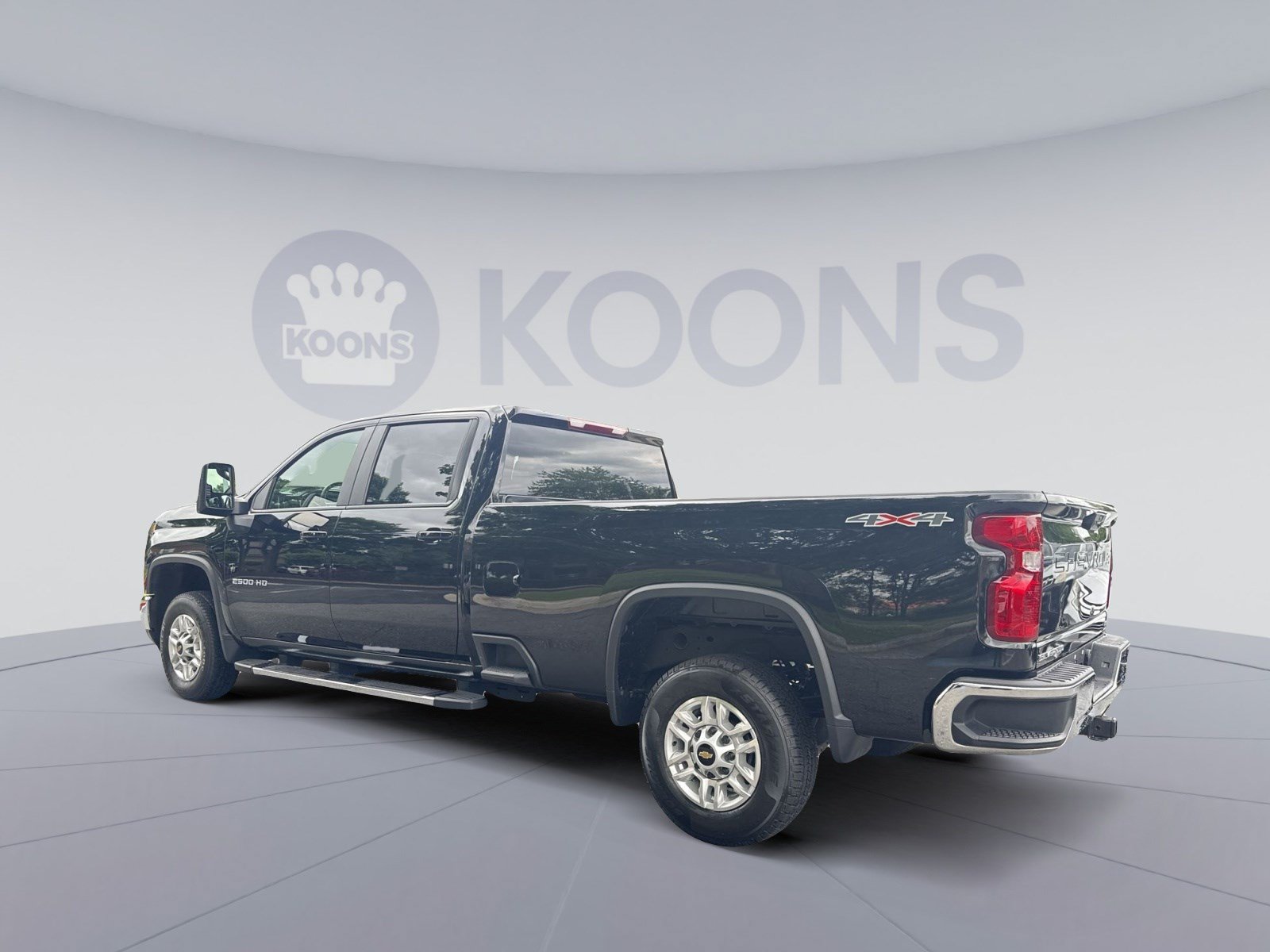 Used 2025 Chevrolet Silverado 2500 LT w/ Convenience Package AWD/4WD image 4