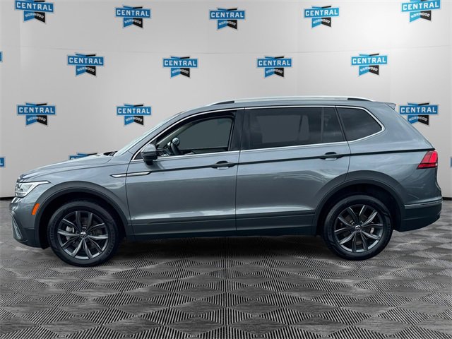 Used 2022 Volkswagen Tiguan SE image 2