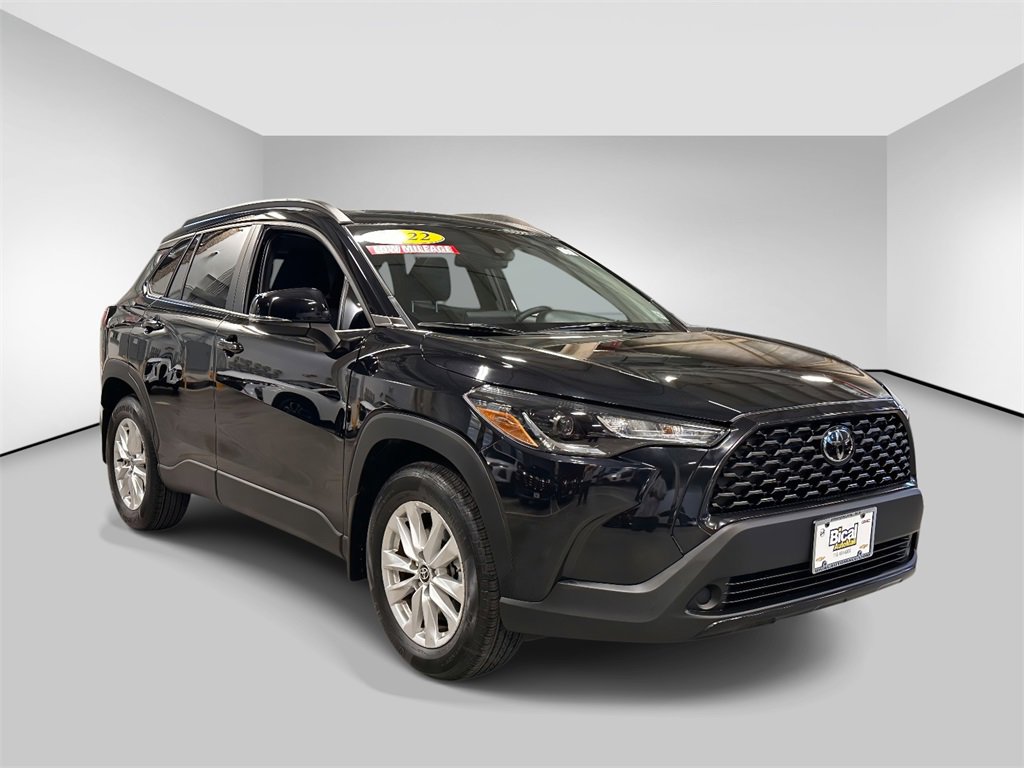 Used 2022 Toyota Corolla Cross LE image 6
