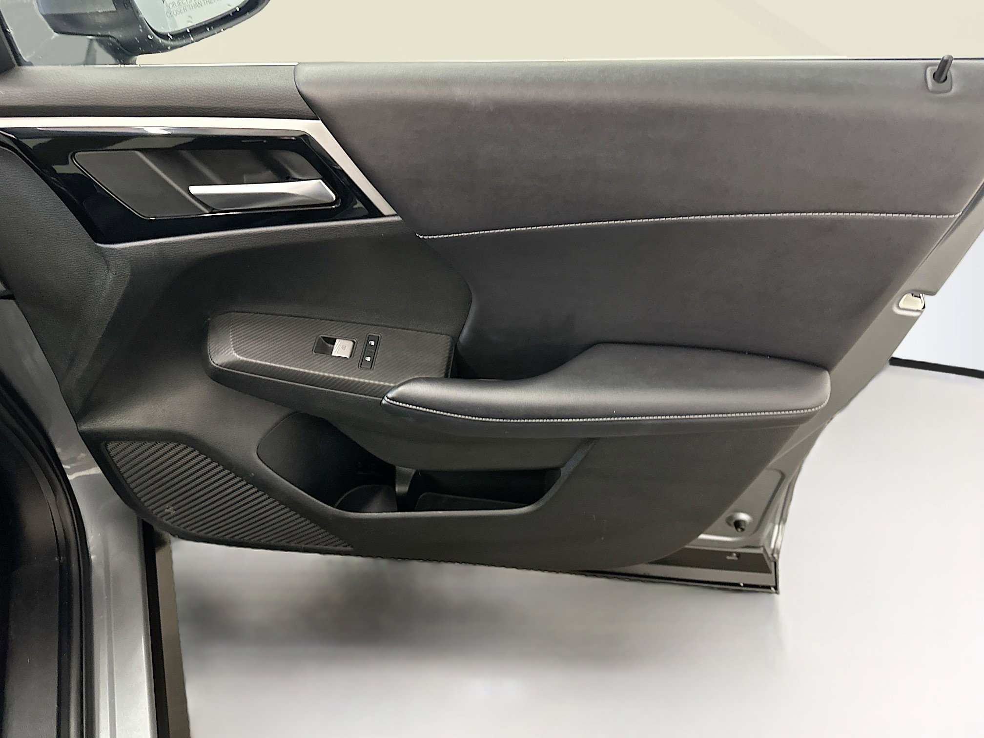 Used 2024 Mitsubishi Outlander SE image 34