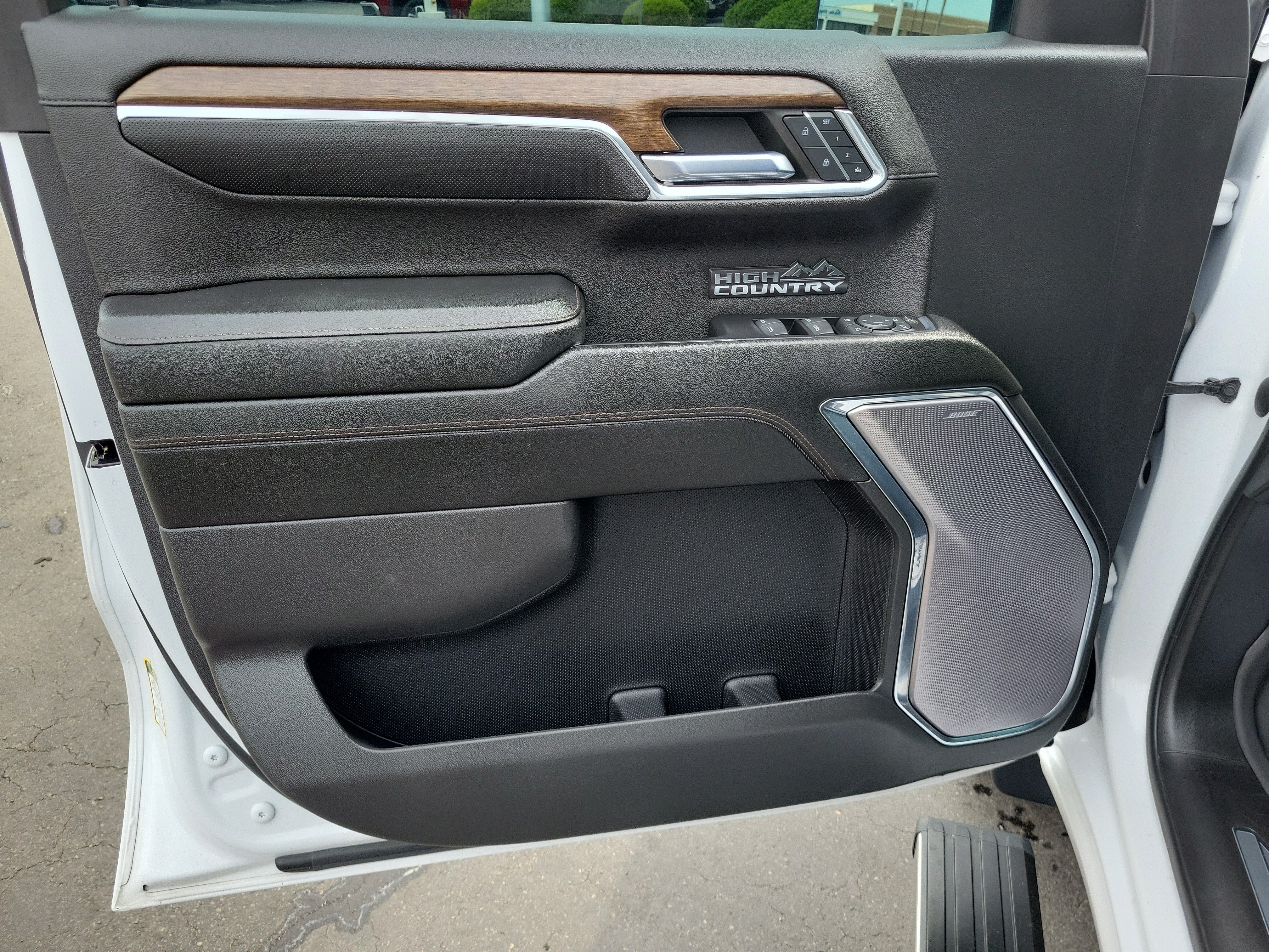 Used 2023 Chevrolet Silverado 1500 High Country w/ High Country Premium Package AWD/4WD image 18