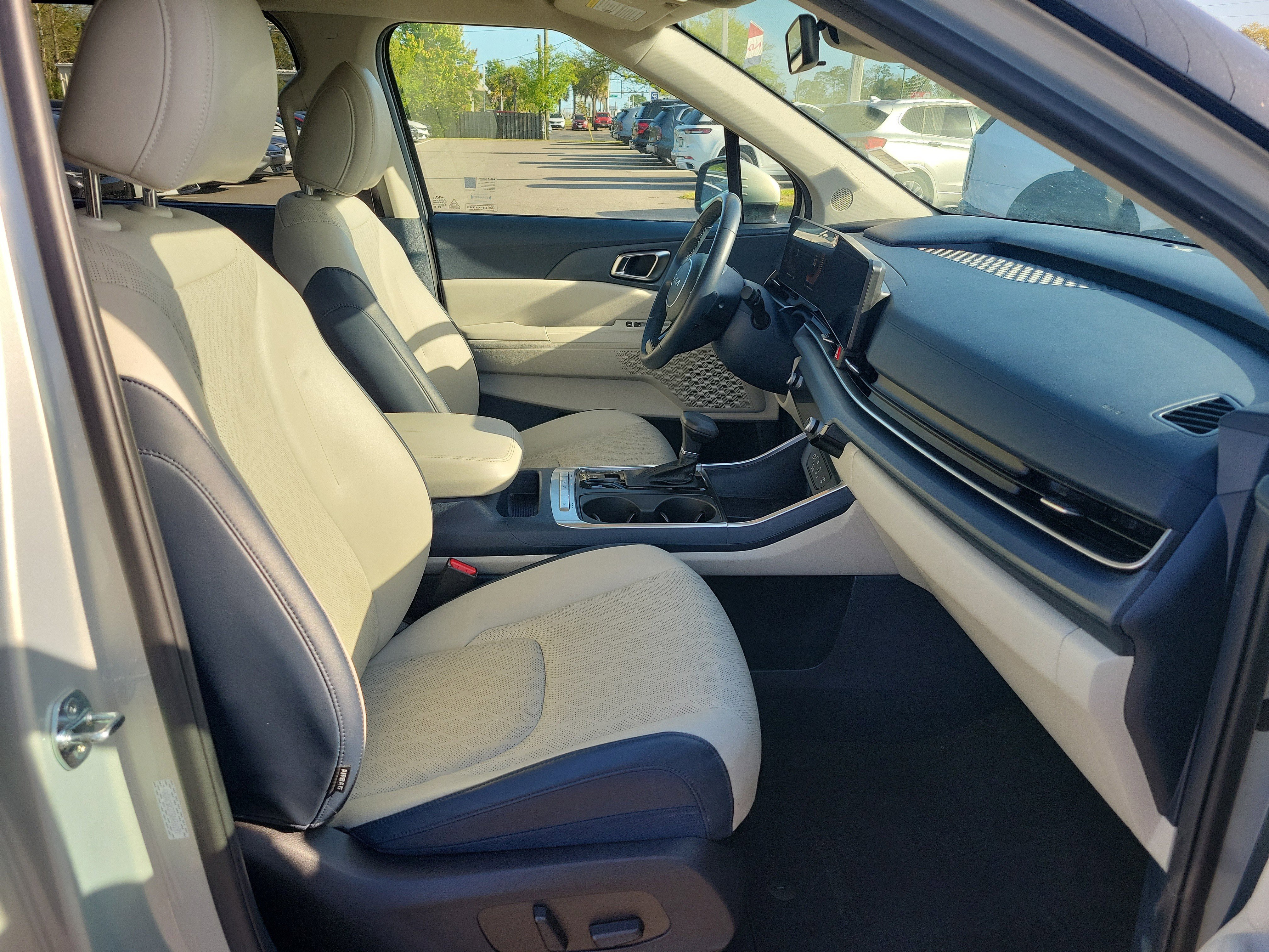 Certified 2025 Kia Carnival EX image 7