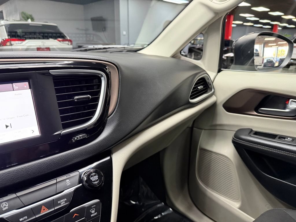 Used 2023 Chrysler Voyager LX FWD image 27