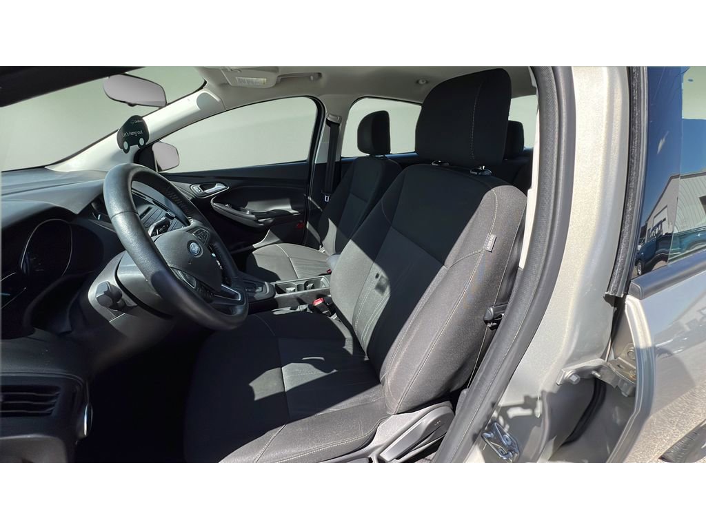 Used 2015 Ford Focus SE w/ SE Cold Weather Package FWD image 24
